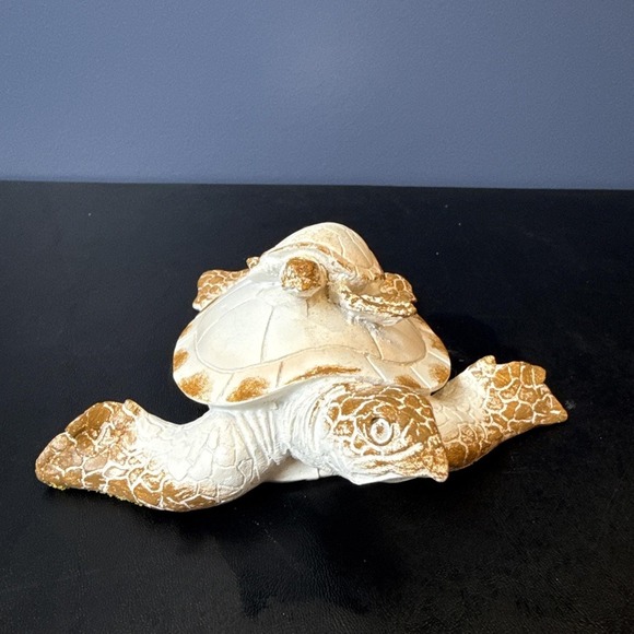 Ocean Sea Turtles Mother And Baby Albino Ivory Colored ~Figurine Statue - Picture 3 of 8